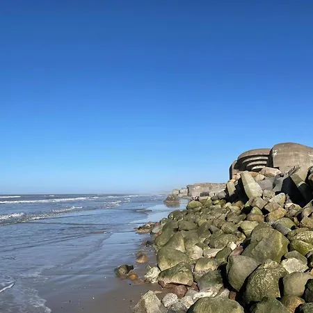 10 Person In Lokken-by Traum