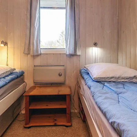 10 Person In Lokken-by Traum