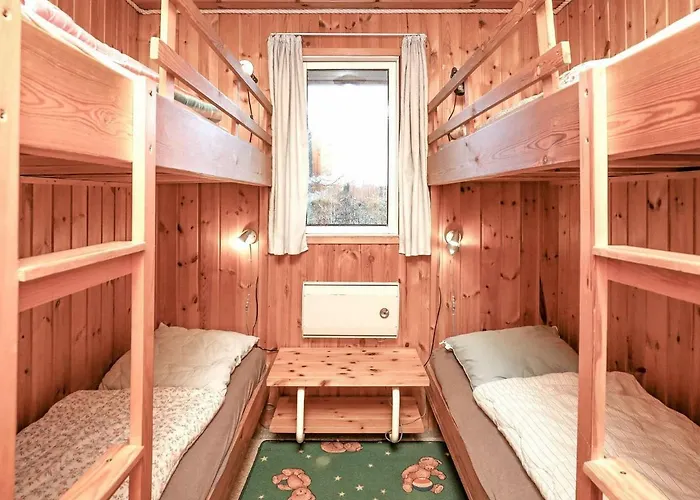 10 Person In Lokken-by Traum