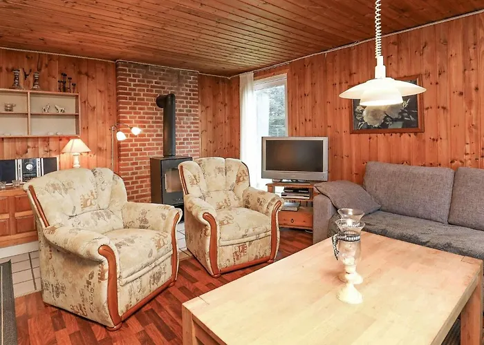 10 Person In Lokken-by Traum